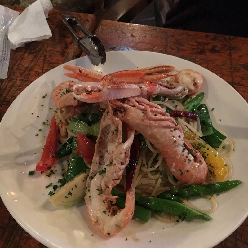 春野菜とエビのパスタ(＆ロール)