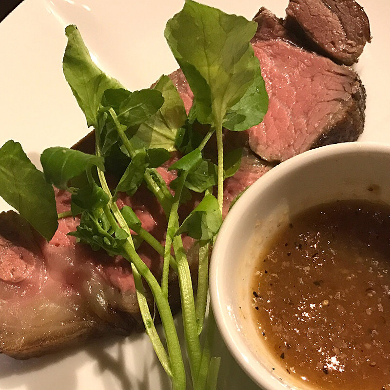 切り分けローストビーフ(薪焼き肉バルCrackle)