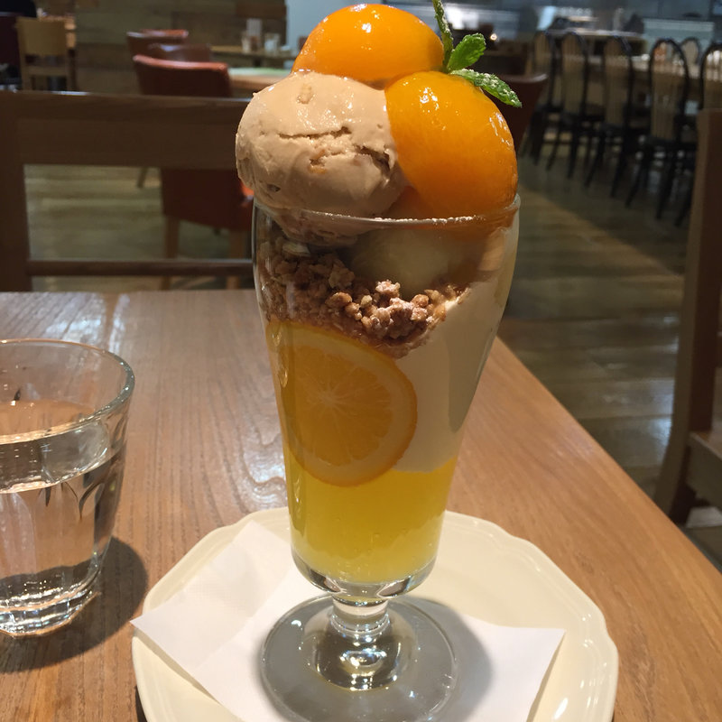 アプリコット&キャラメルナッツアイスパフェ(アフタヌーンティーティールーム高島屋大阪)