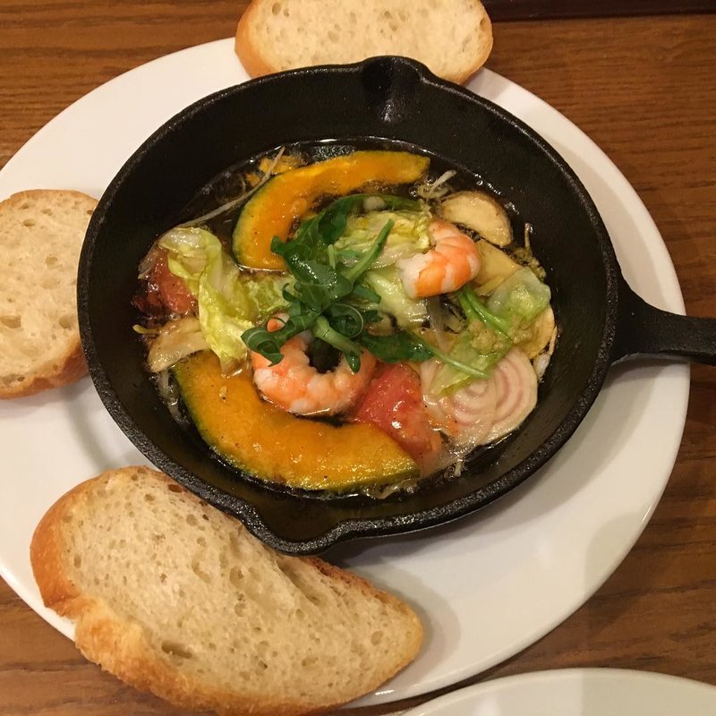 海老とおまかせ野菜のアヒージョ(カフェはなまる)