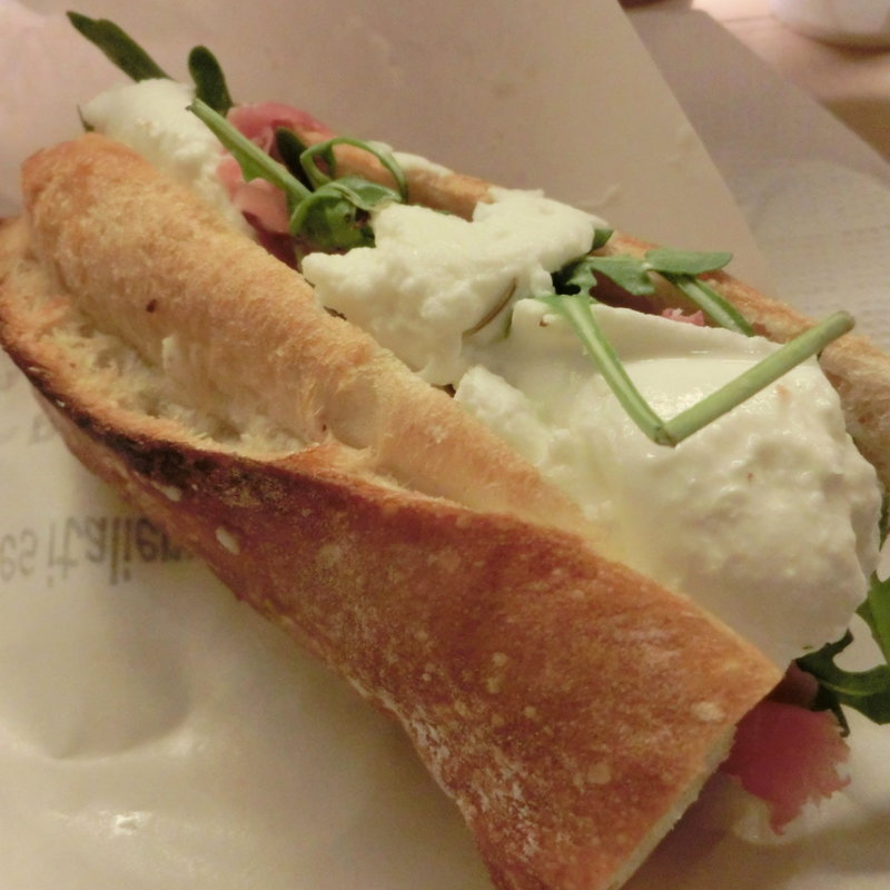 ラウラ(Mmmozza 原宿店)