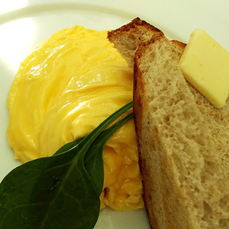 スクランブルオーガニックエッグ＆トースト(bills 横浜赤レンガ倉庫)