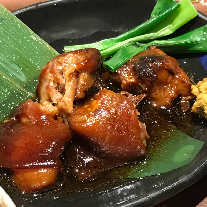 豚のぷるぷるコラーゲントンビ(山内農場 なんば千日前店)