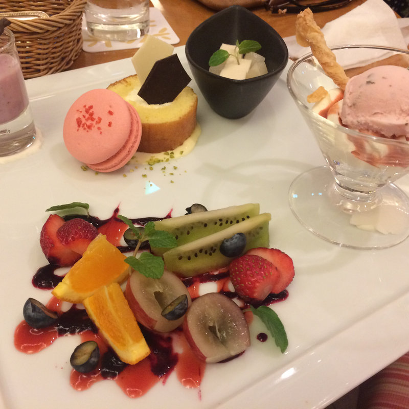 スイーツプレート(カフェ「セリーナ」 ＪＲタワーホテル日航札幌 （cafe SERENA）)