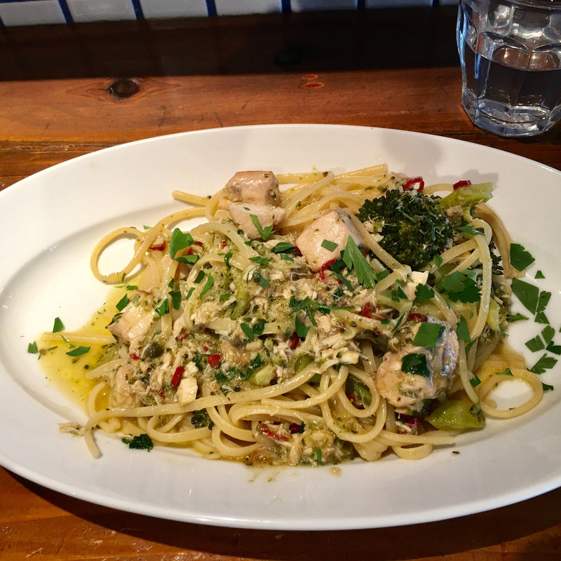 マグロとブロッコリーのパスタ(トラットリア 築地 パラディーゾ！)