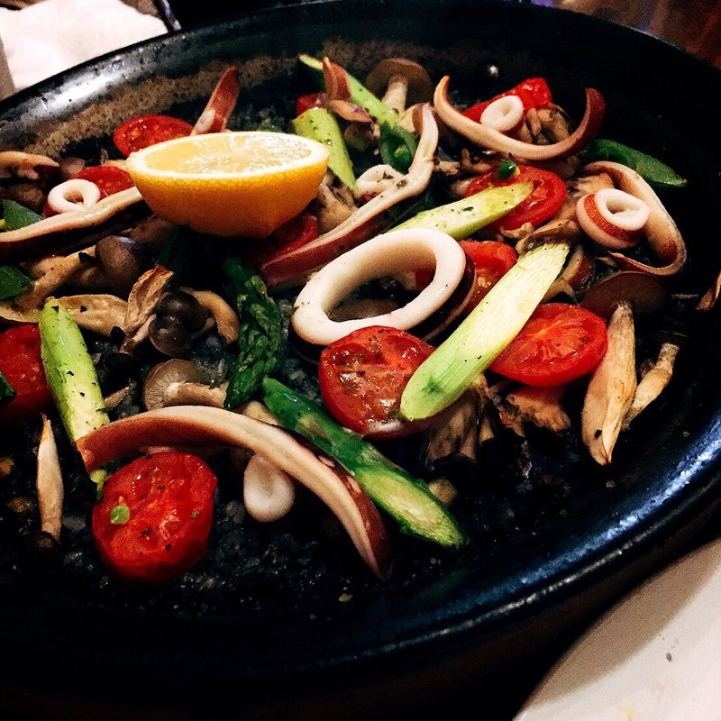 イカスミのパエリア(Cafe Lafayette)