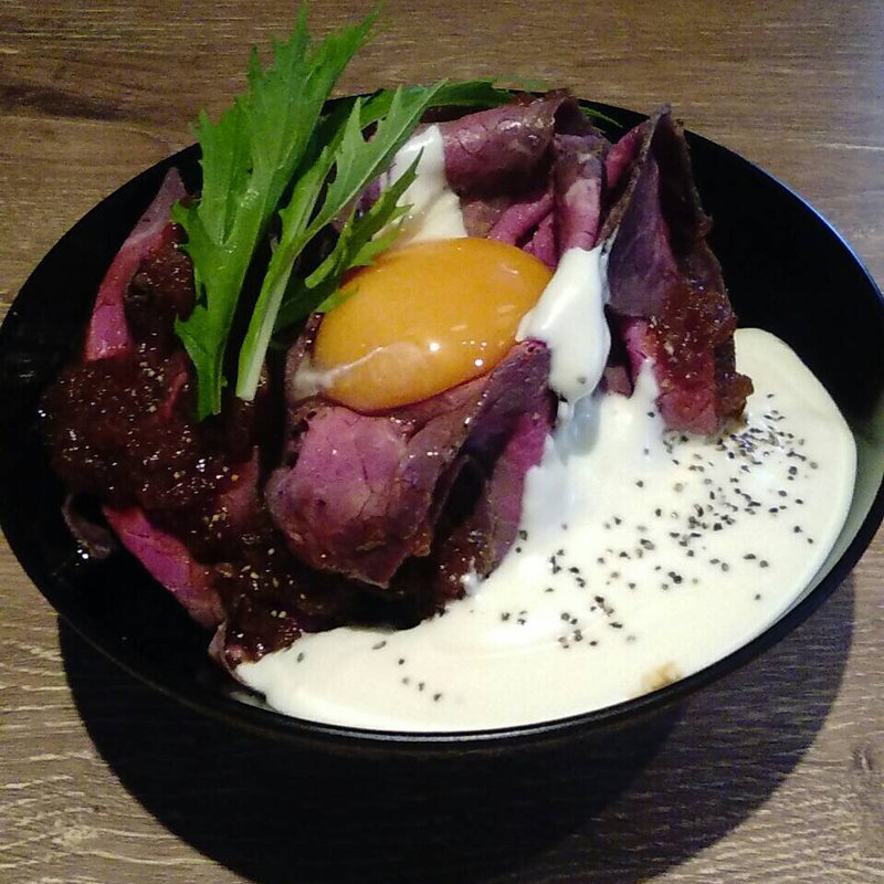 ローストビーフ丼(肉バル銀次郎)