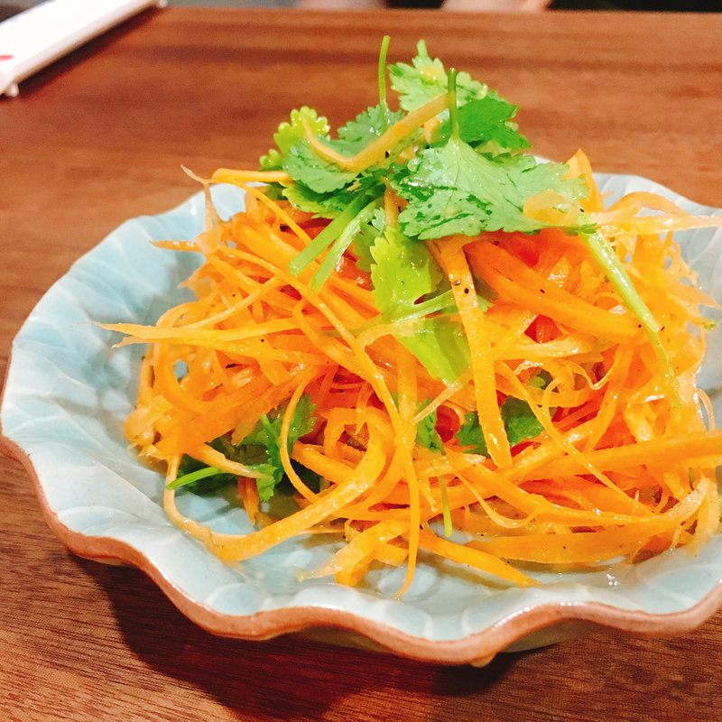 キャロットラペwithパクチ(朝めし酒場ナニコレ食堂)