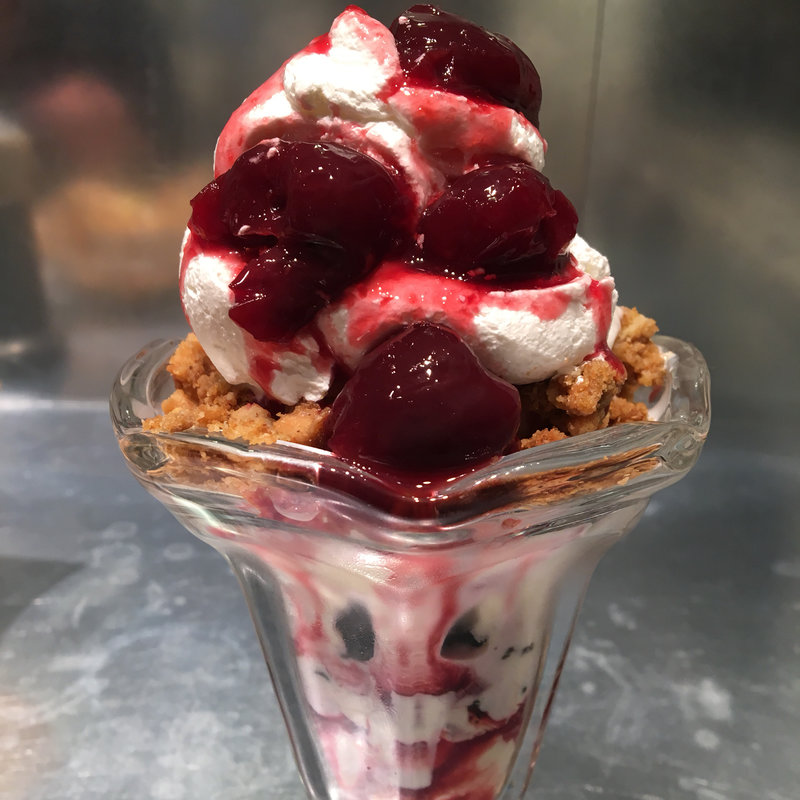 レッドチェリーサンデー(J.S. BURGERS CAFE E-ma梅田店)