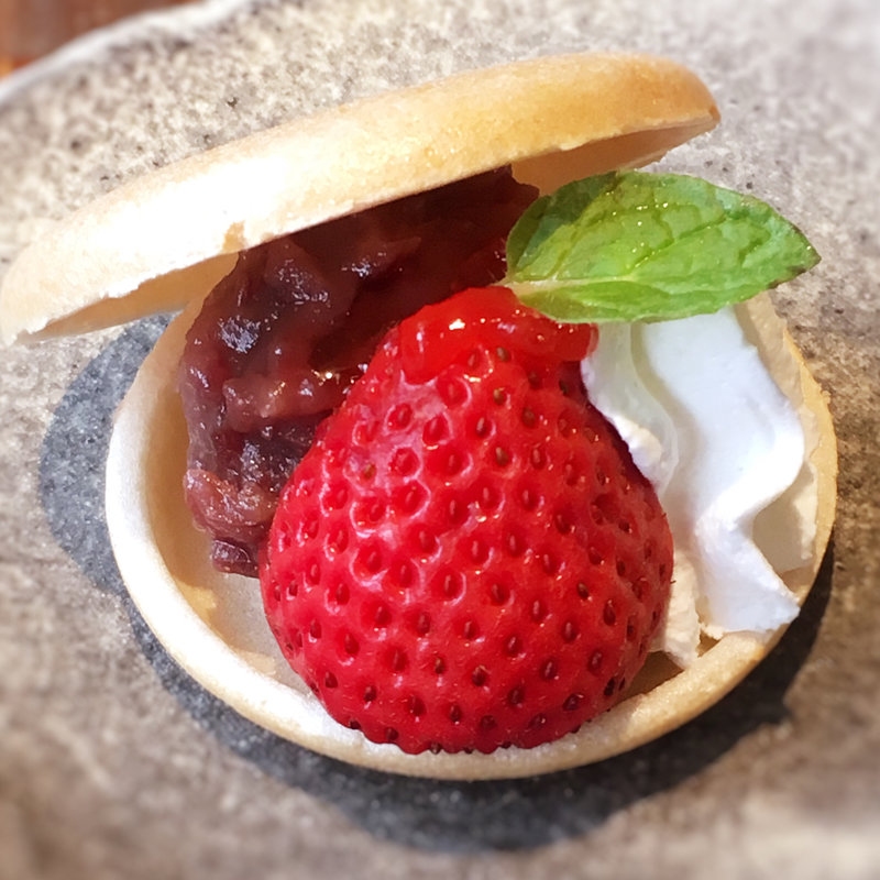 てつはう最中 いちご添え(筥崎鳩太郎商店)