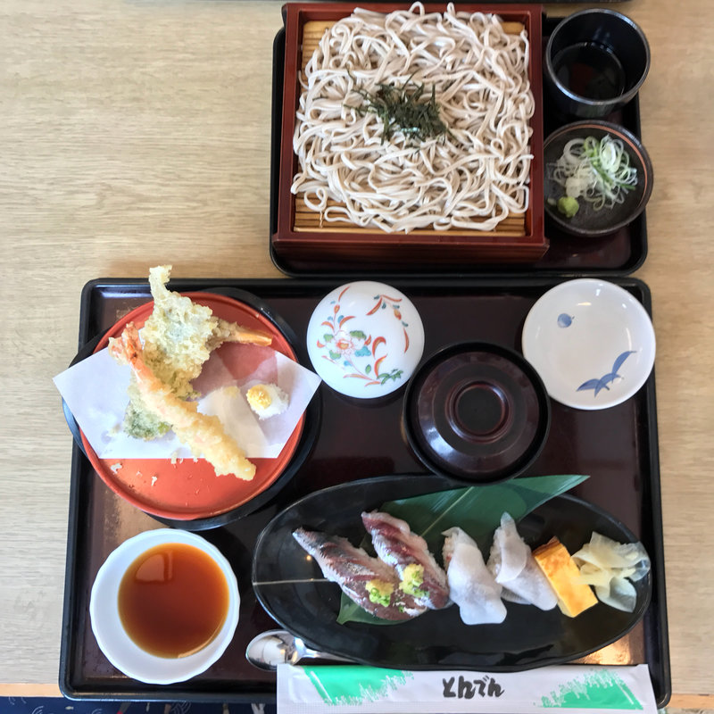 「さんま天鮨・北海道そば」（天ぷら・茶わんむし・味噌汁付き）(北海道生まれ和食処とんでん 立川栄町店)