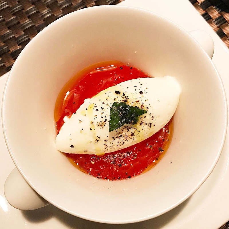 モッツァレラとトマトのカプレーゼ(ARMONICO)