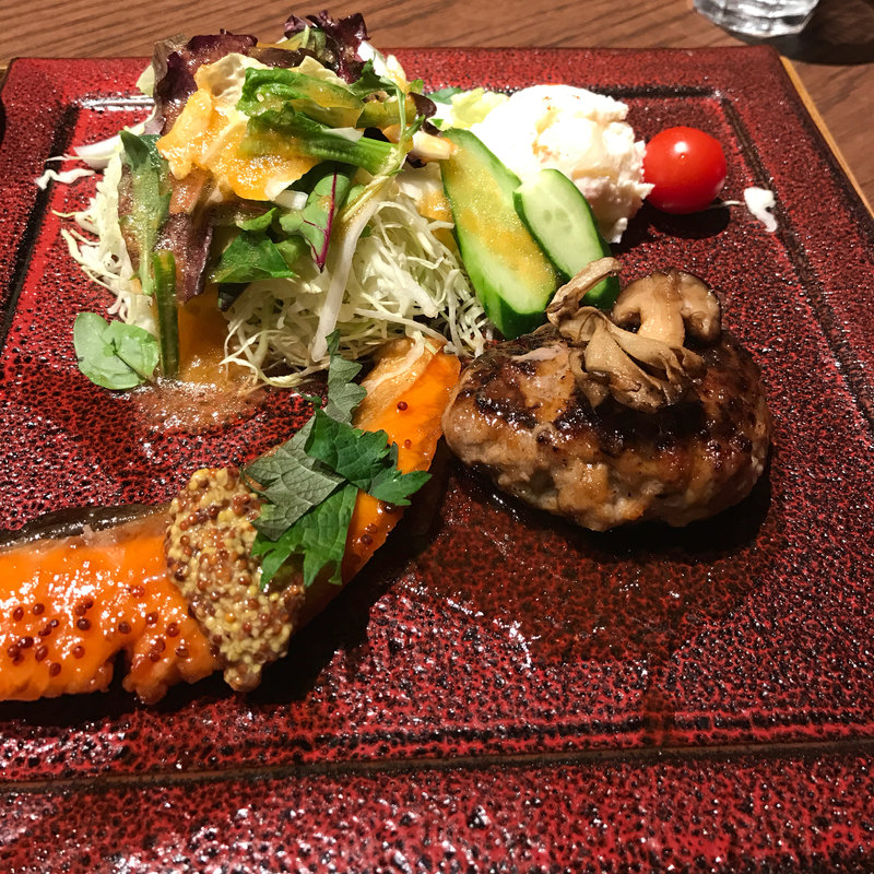 サーモンステーキとハンバーグセット(みのるダイニング)