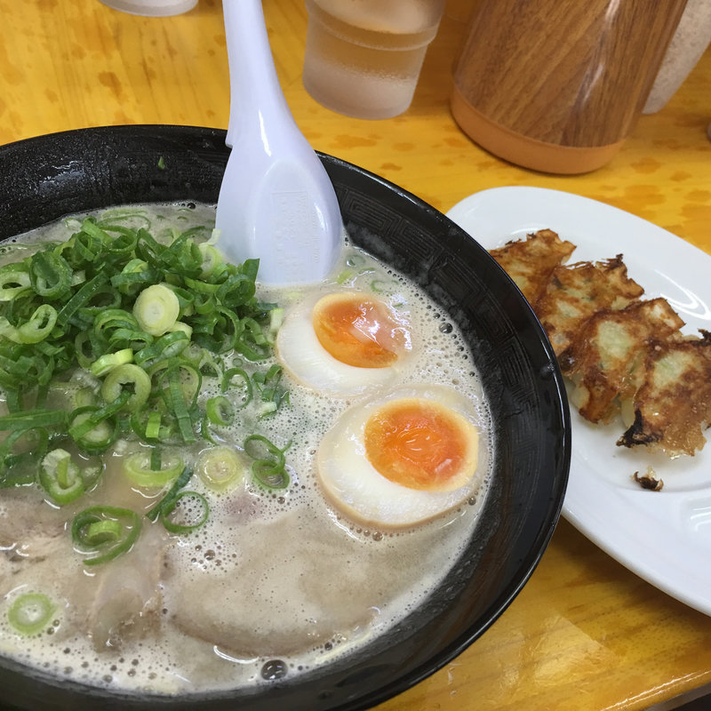 お得セットB（ラーメン・餃子4個）(長浜ナンバーワン 長浜店)