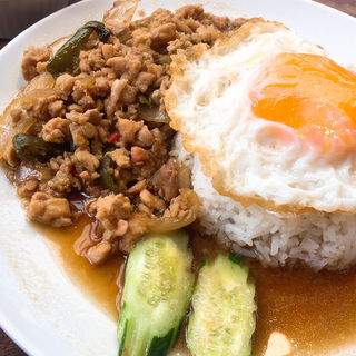 2種類　ガパオごはん、グリーン/マッサマンから2種(ガパオ食堂 （ガパオショクドウ）)