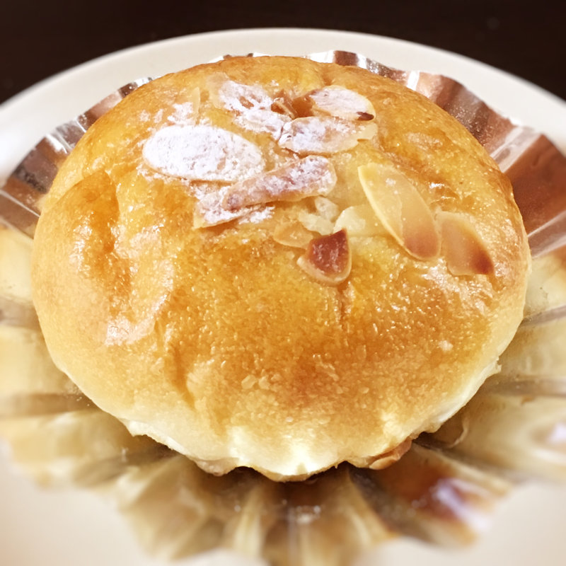 プレミアム苺ジャムパン(ヒッポー製パン所)