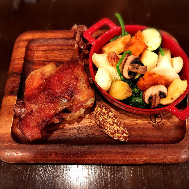 鴨モモ肉のコンフィ(Bar a Vin ムッシュヨースケ)