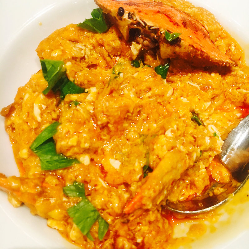 卵とカニのカレー炒め(マンゴツリーカフェ大阪)