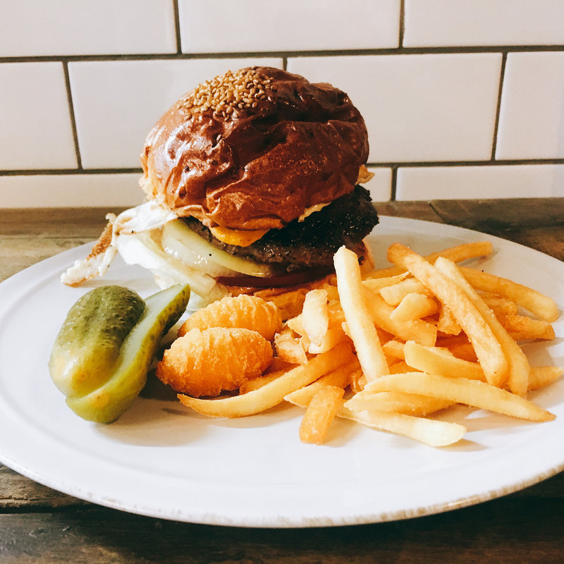 ベーシックハンバーガー(エッグ+テリヤキソース)(THE BURGERS)