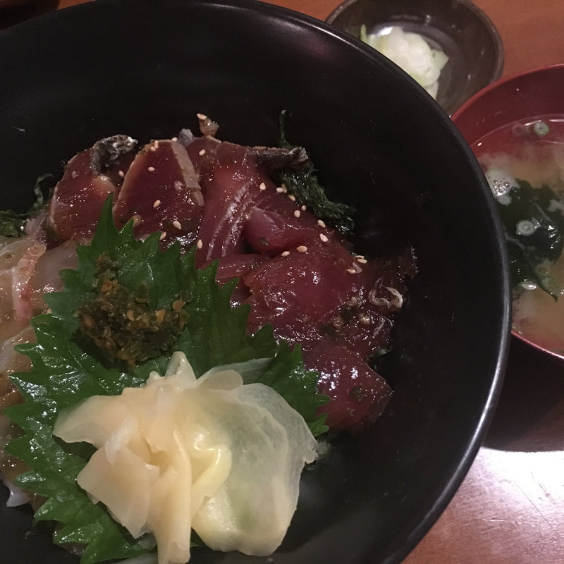 青唐醤油の名物べっこう丼(萬年青 （OMOTO）)