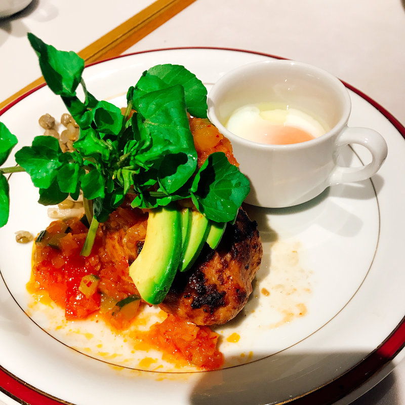 期間限定 アボカドとスパイシーサルサソースハンバーグ(ターブル コンヴィヴィアル 渋谷店 （Table conviviale）)