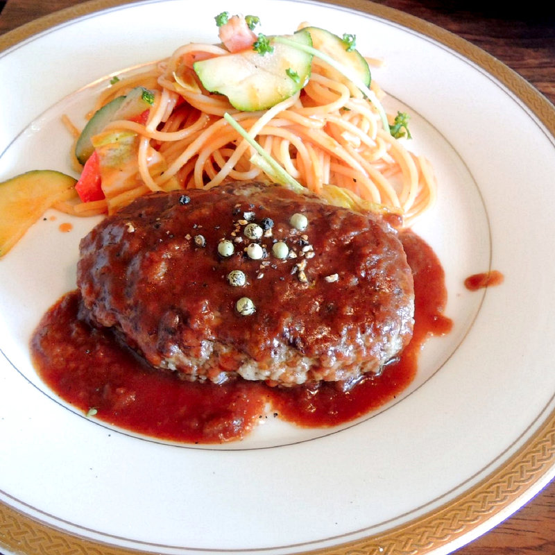 赤ワインの煮込みハンバーグ(リバティハウス)