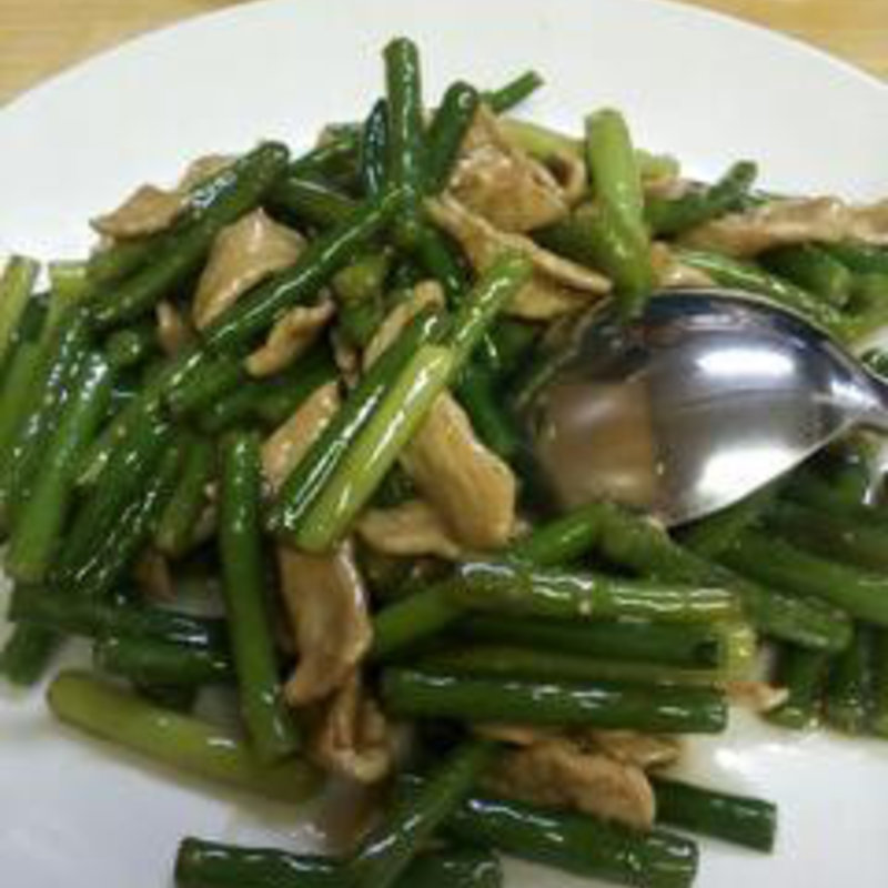 にんにくの芽と豚肉炒め(中国東北飯店)