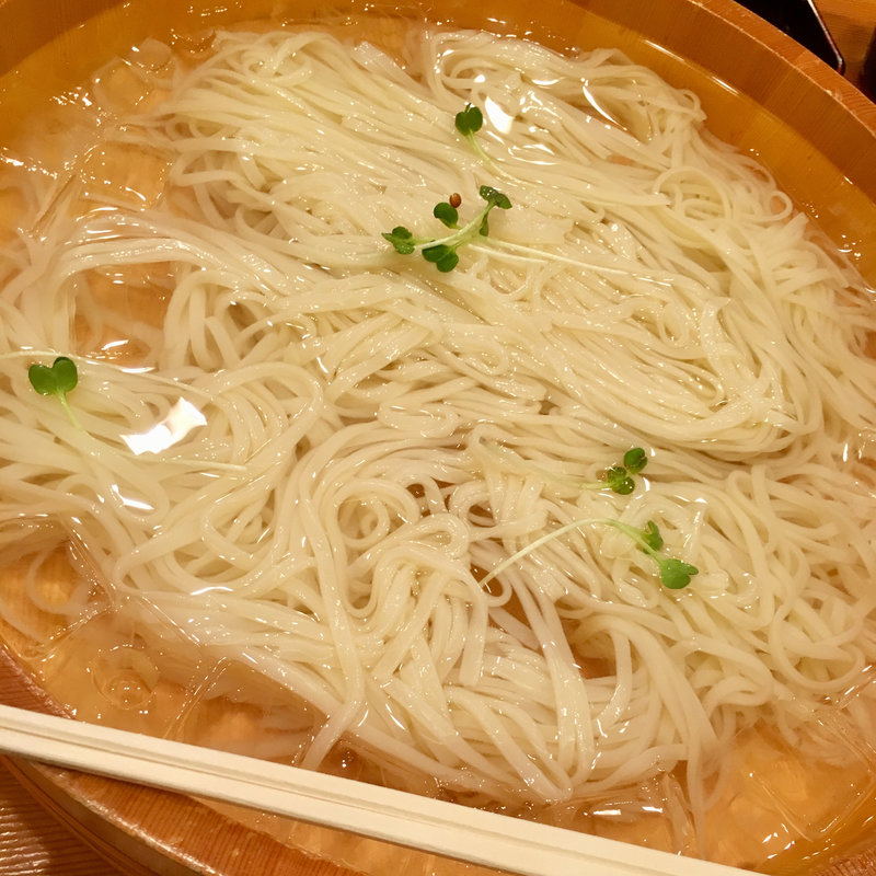 ジャンボたらいうどん(能古うどん 長尾本店)