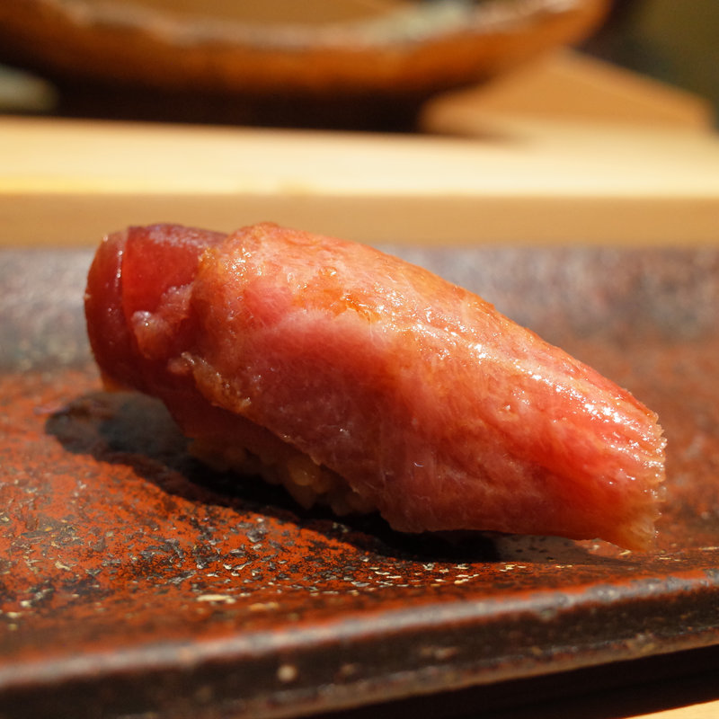 鮪血合いぎしとトロの抱き合わせ(すし匠)