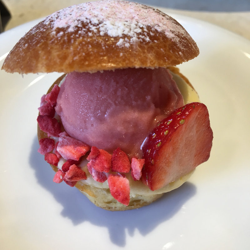 ストロベリートロペジェンヌ(サロン ベイク アンド ティー NEWoMan新宿)