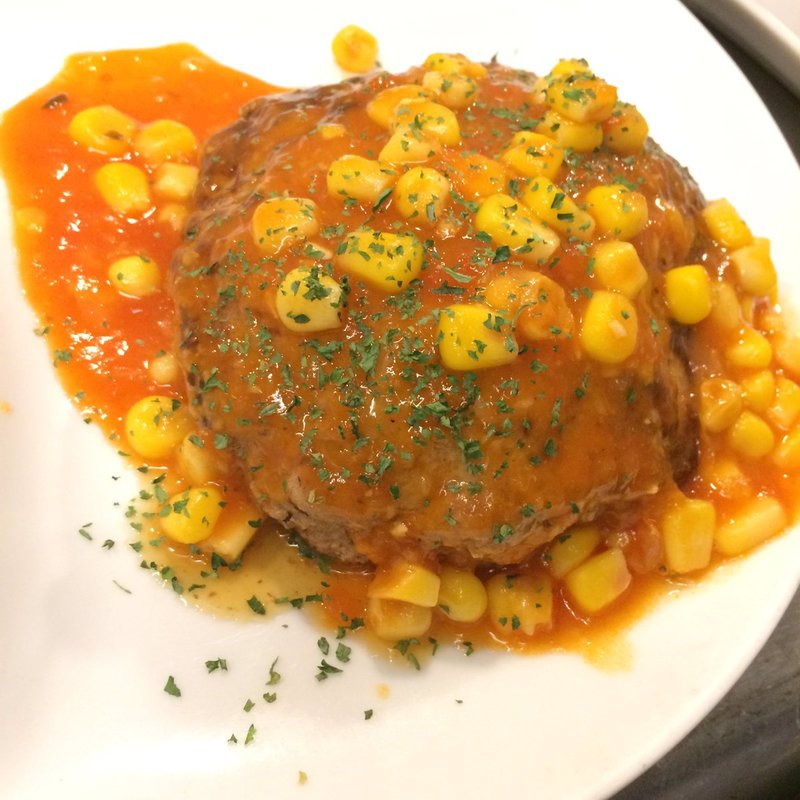 つぶつぶコーンのトマトソースハンバーグ(遊食家Boo)
