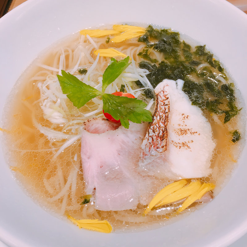 黄金色の澄んだスープが特徴！心斎橋で食べる塩ラーメンメニュー5選