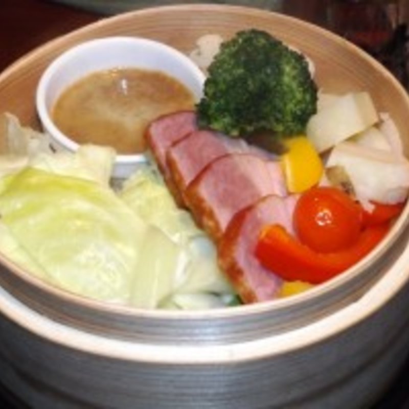 厚切りベーコンとごろっと野菜の蒸籠蒸し～特製バーニャカウダ～(キタノイチバ 鹿島田駅前店)