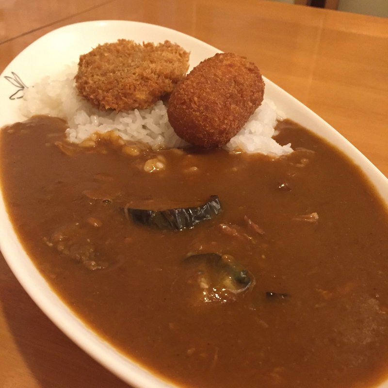 ビーフカレー 茄子とクリームコロッケと一口トンカツ(カレー＆洋食の店 Eat it イートイット)