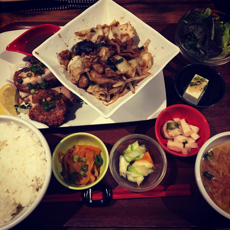 白もつ炒め&鶏モモ小悪魔焼(CAFEオヤジ )