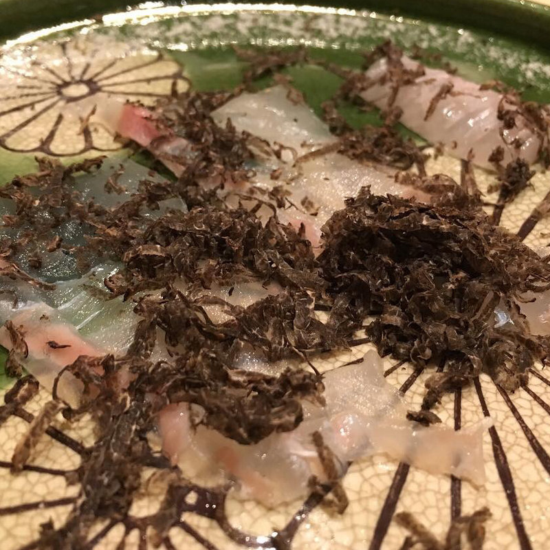 ヒラメにトリュフ(鮨 竜介)