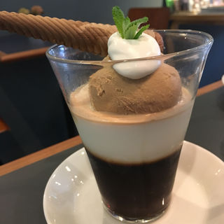 コーヒーゼリーパフェ( ボリクコーヒー （bolik coffee）移転前の店舗情報です。新しい店舗はボリクコーヒー（bolik coffee）をご参照ください。)