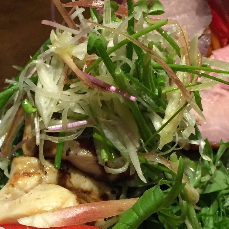 前菜 チキンのグリル バルサミコソース(ビストロモナミ)