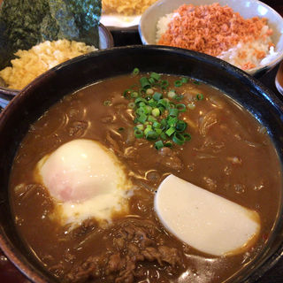 温泉玉子入り牛かれーうどん(手打ちうどん　こんぴら茶屋)