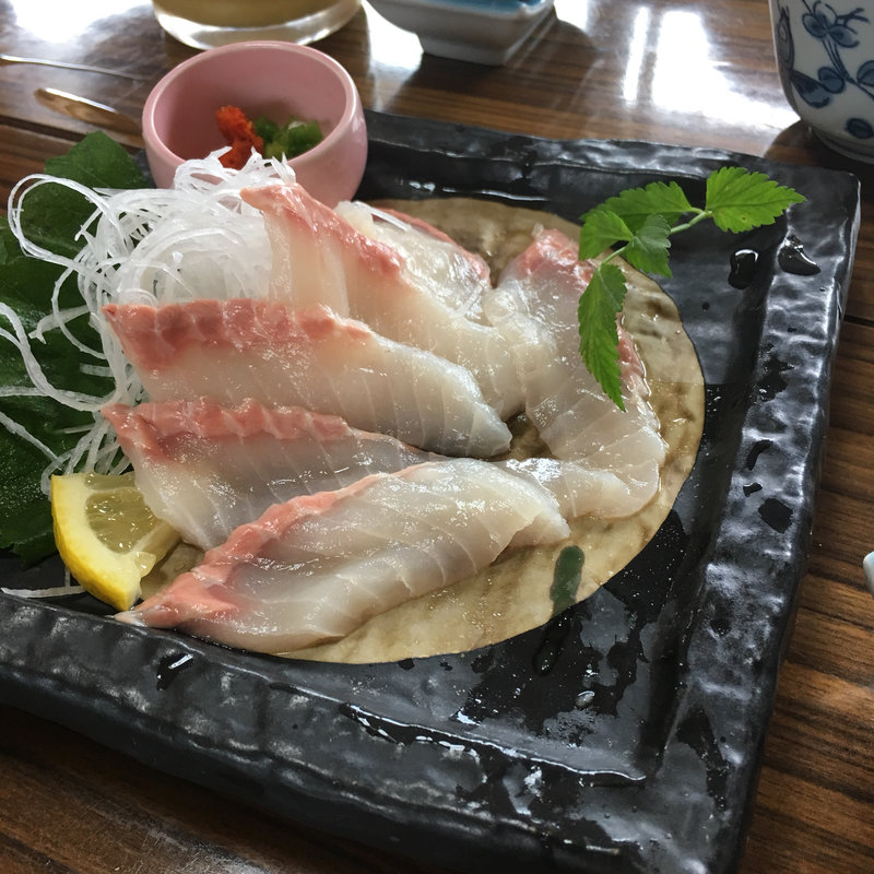 チョウザメの刺身(いでのやまいこい)