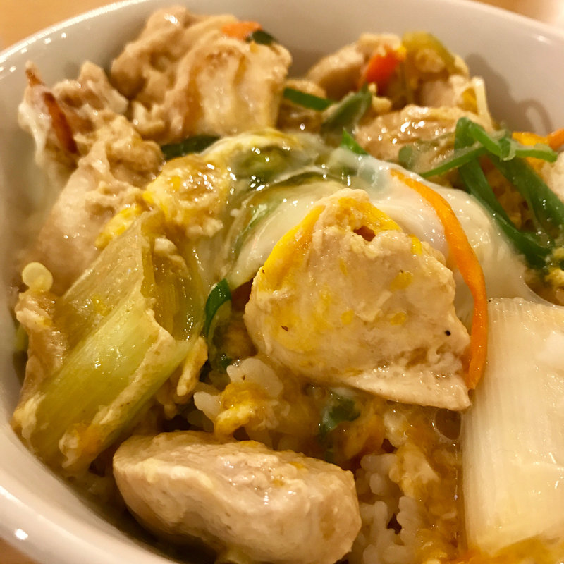 ヘルシーむね肉丼(オッシーズキッチン博多阪急うま地下食堂)