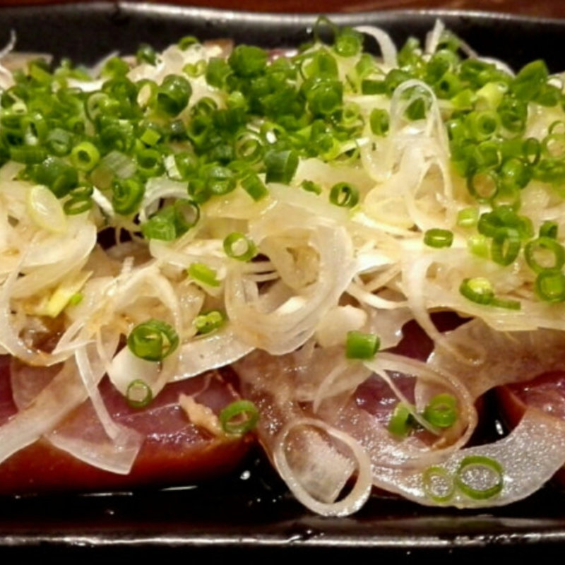 ネギたっぷり漬けまぐろ(鉄板焼専門ついてる )