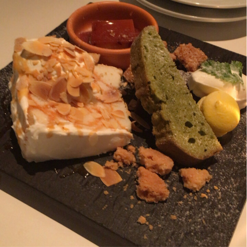 デザート盛り合わせ(シエロイリオ （Riverside Cafe Cielo y Rio）)