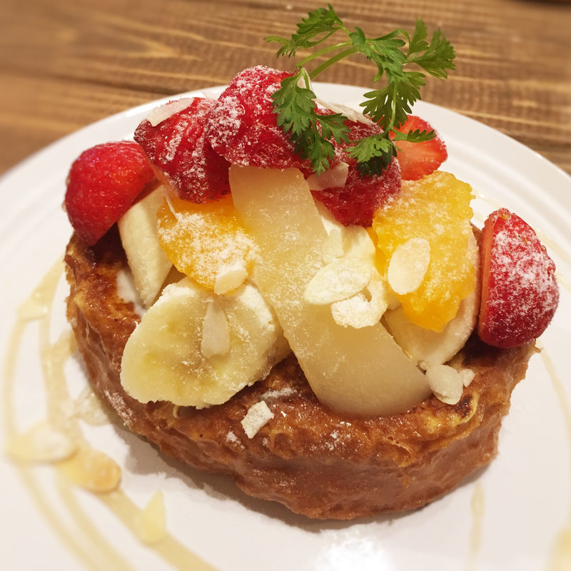 フルーツモリモリフレンチトースト(ソフトドリンク付)(Amis (アミス))