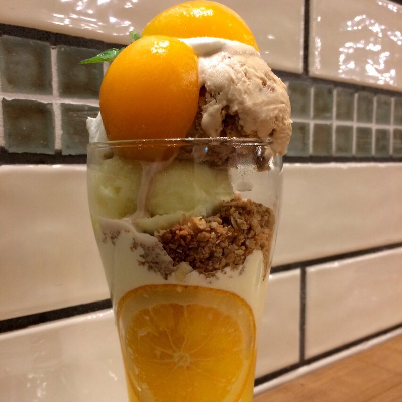 アプリコット&メープルナッツアイスパフェ(アフタヌーンティールーム)