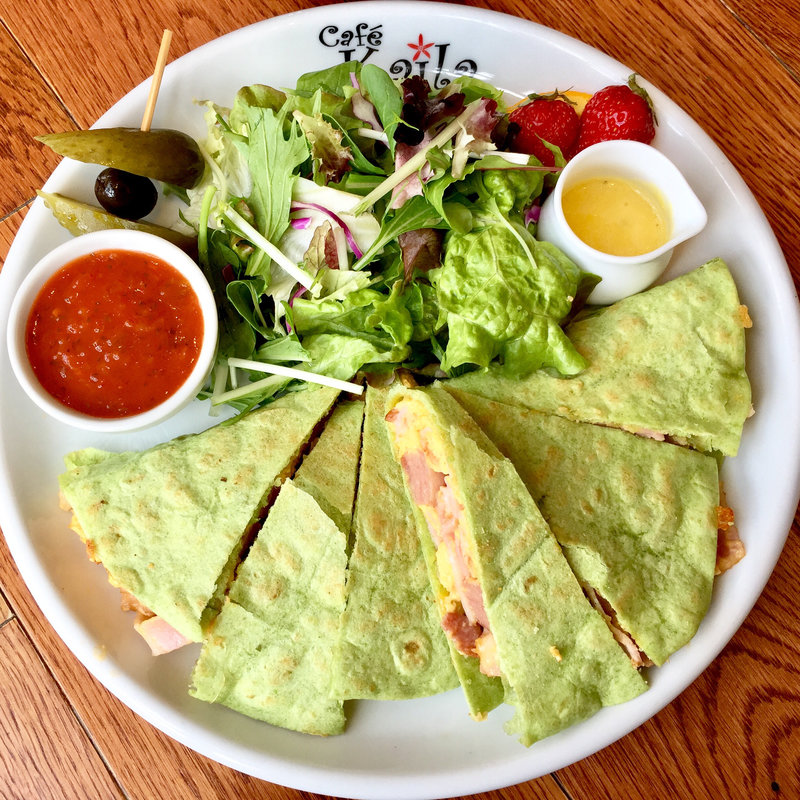 ケサディーヤ（ほうれん草）(カフェ・カイラ)