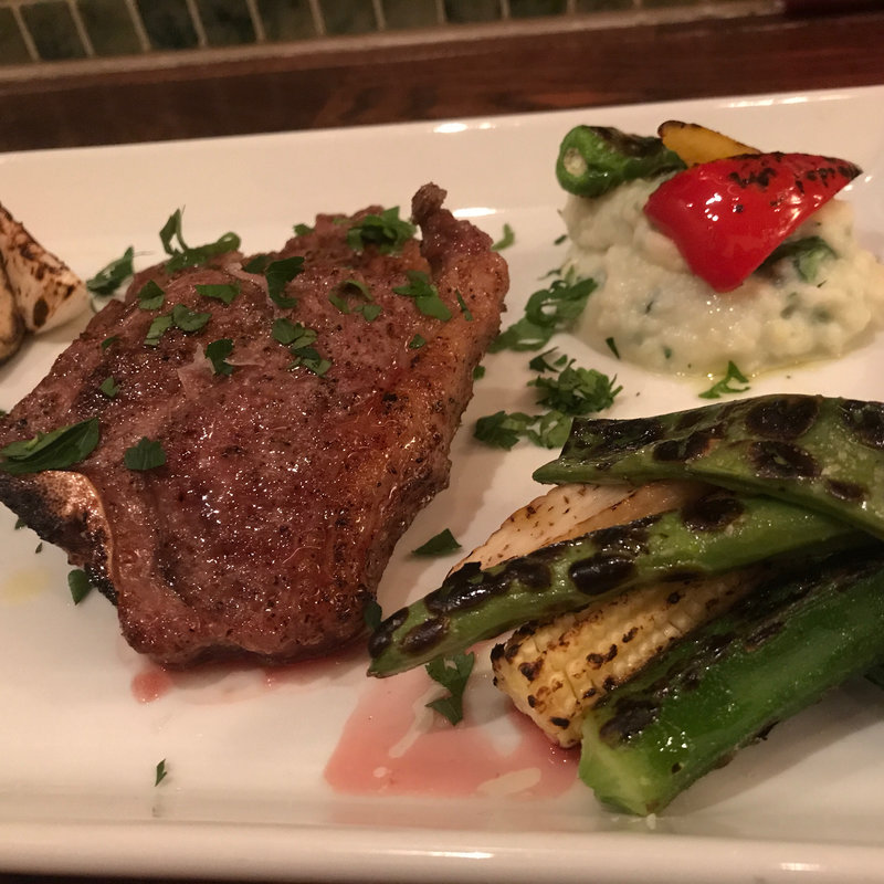 オーストラリア産熟成仔羊Tボーン炭火焼き(オステリア ダル ブラヴィーノ  （OSTERIA DAL BRAVINO ）)