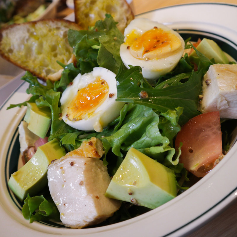 地鶏のサラダプレート(オカフェ キョウト （Okaffe kyoto）)