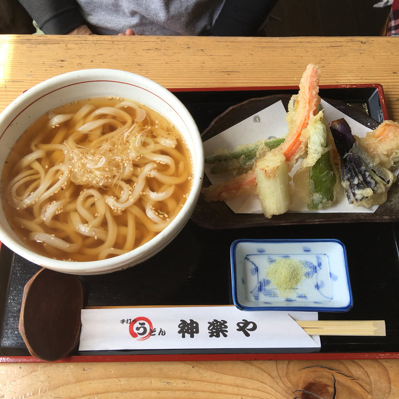 野菜の天ぷらうどん(神楽や （かぐらや）)