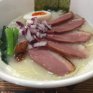 鯛カマと鴨肉ウユニ塩湖の塩で(真鯛らぁー麺 日より)